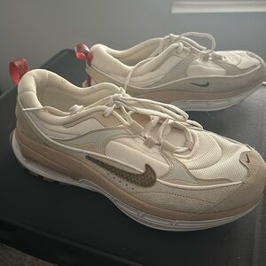 Women’s Nike Air Max Bliss SE